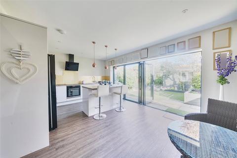 Dudley Close, Surrey KT15 3 bed bungalow for sale