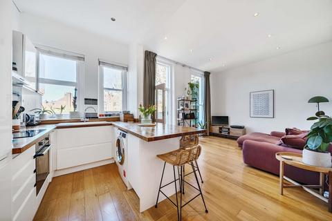 Mount Nod Road, Streatham, London, SW16 2 bed flat for sale