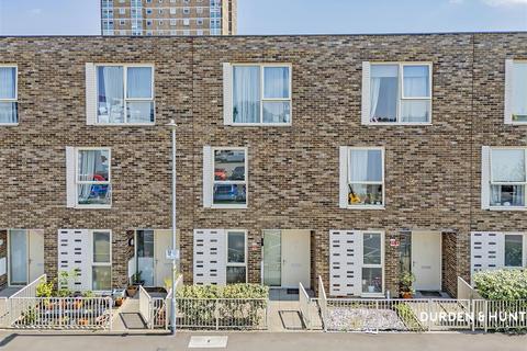 Althorne Way, Dagenham, RM10 3 bed townhouse for sale