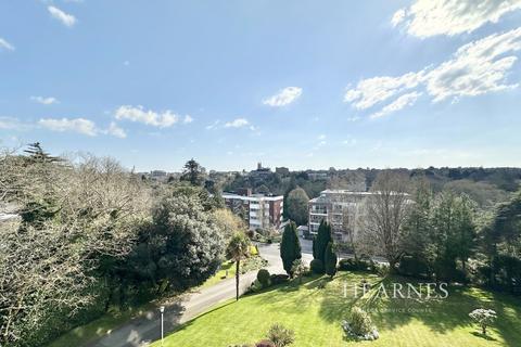 Branksome Wood Road, Bournemouth, BH2 2 bed apartment for sale