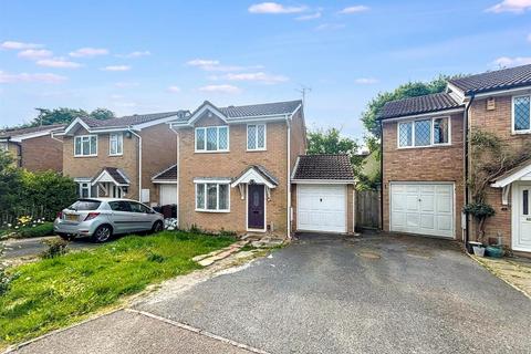 Elmwood Gardens, Eastbourne 3 bed detached house for sale