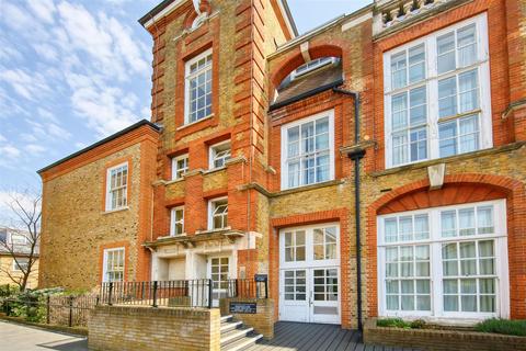 Garratt Lane, London 1 bed flat for sale