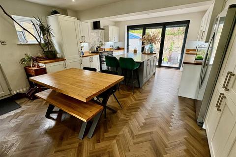 Hainsworth Moor Grove, Queensbury... 3 bed semi