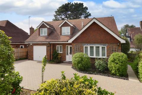 Blue Cedars Close, Angmering BN16 4 bed chalet for sale