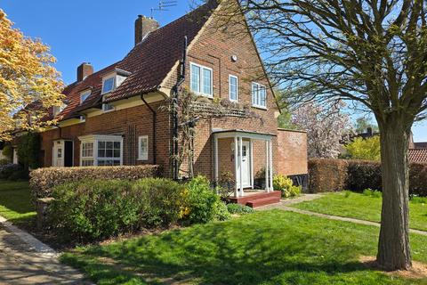 Walden Place, Welwyn Garden City, AL8 3 bed end of terrace house for sale