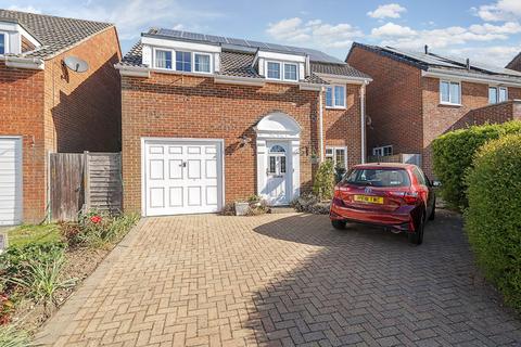 Wentworth Drive, Hampshire PO8 4 bed detached house for sale
