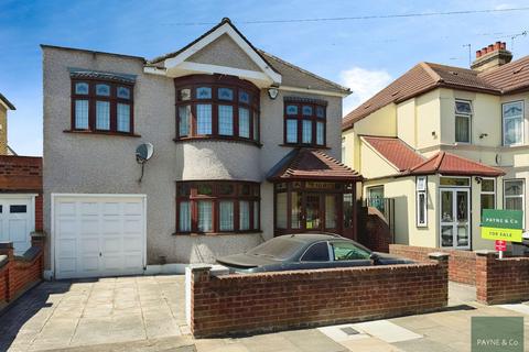 Aberdour Road, GOODMAYES, IG3 4 bed link detached house for sale