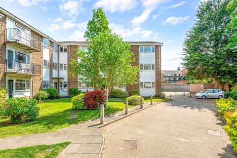 Lovelace Gardens, Surbiton KT6 2 bed flat for sale