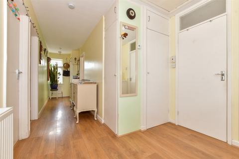 Luton Avenue, Broadstairs, Kent 2 bed flat for sale