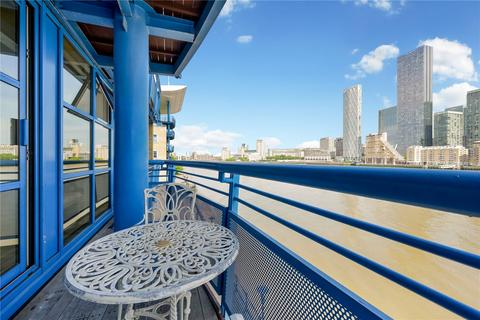 Rotherhithe Street, London, SE16 3 bed apartment for sale