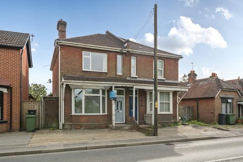 High Street, Botley, Southampton... 3 bed semi