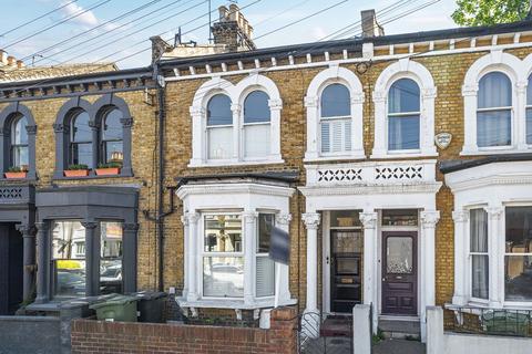 Plato Road, Brixton, London, SW2 3 bed flat for sale