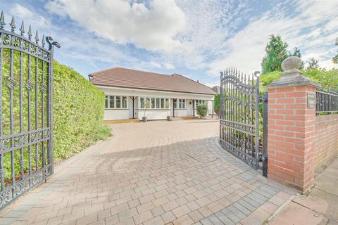 Liverpool Road, Southport PR8 3 bed detached house for sale