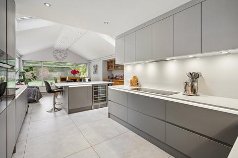 Heatherside Gardens, Farnham Common SL2 4 bed detached house for sale