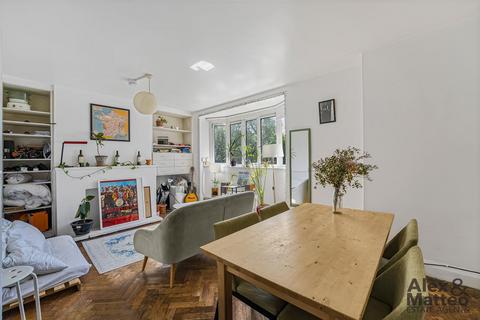 Jamaica Road, Bermondsey, SE16 3 bed flat for sale