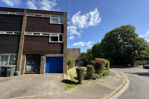 Taylors crescent, Cranleigh GU6 7EL 4 bed townhouse for sale