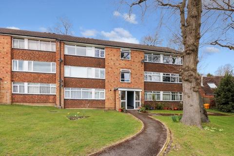 Frogmore Court, Camberley, Blackwater 2 bed flat for sale