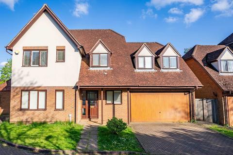 Brinklow Court, Hertfordshire AL3 5 bed detached house for sale
