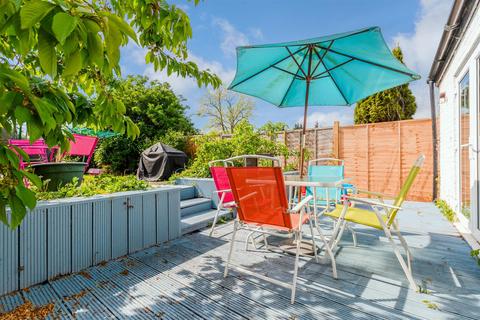 Hill Rise, Dartford DA2 3 bed semi