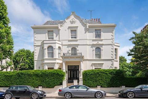 Randolph Road, Little Venice, London W9 4 bed apartment for sale