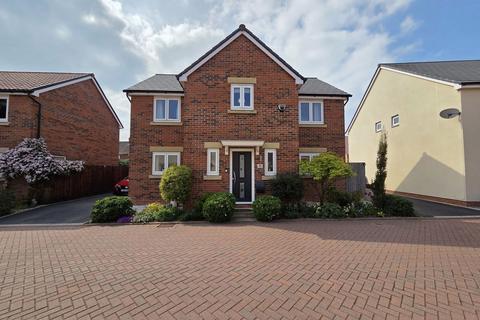 Melksham SN12 4 bed detached house for sale