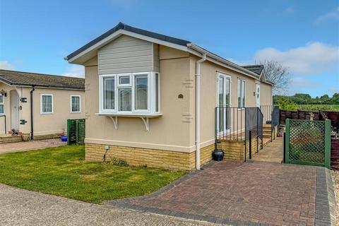 Bognor Road, Littlehampton BN17 2 bed park home for sale