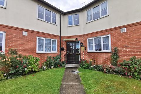 Kensington Court, Grays RM17 1 bed apartment for sale