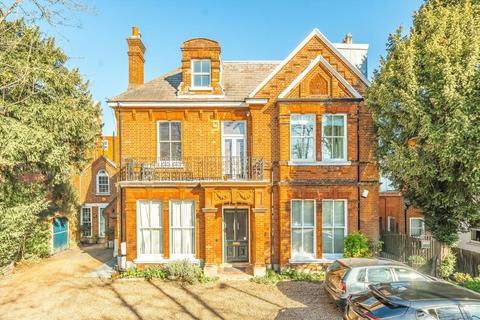 West Hill, London SW15 2 bed flat for sale