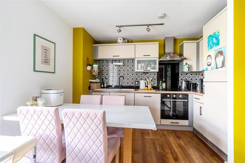 Brighton Road, Surrey KT15 2 bed flat for sale