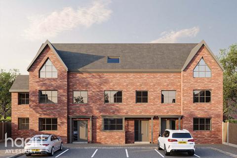 Eighth Avenue, Aylesbury 4 bed townhouse for sale