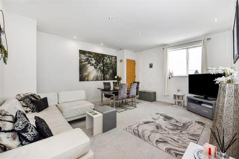 London Road, Portsmouth 2 bed flat for sale