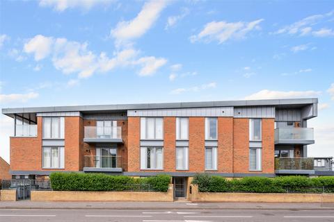 East Street, Epsom 2 bed flat for sale