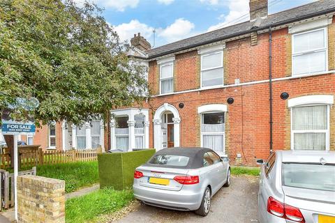 Woodlands Road, Ilford, Essex 3 bed flat for sale