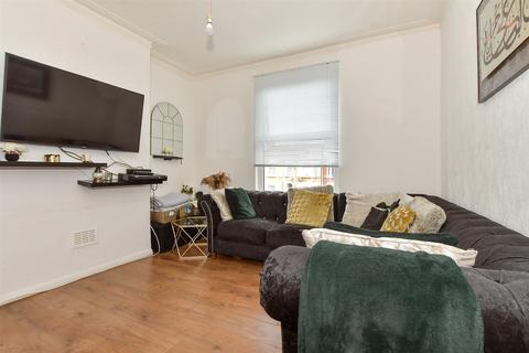 Woodlands Road, Ilford, Essex 3 bed flat for sale