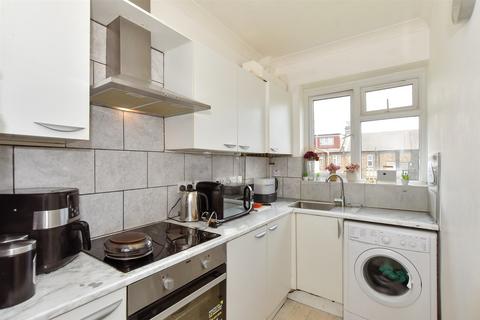 Woodlands Road, Ilford, Essex 3 bed flat for sale
