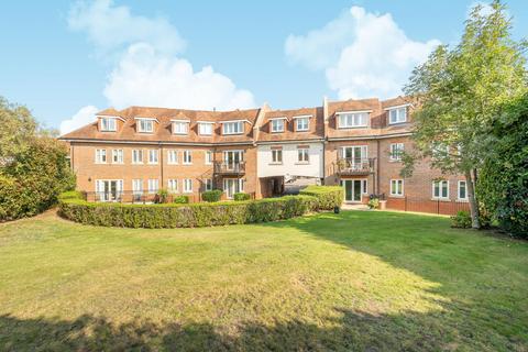 Portsmouth Road, Fieldgate Court, KT11 2 bed flat for sale