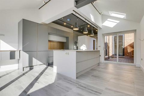 Cambridge Street, Wolverton 5 bed end of terrace house for sale