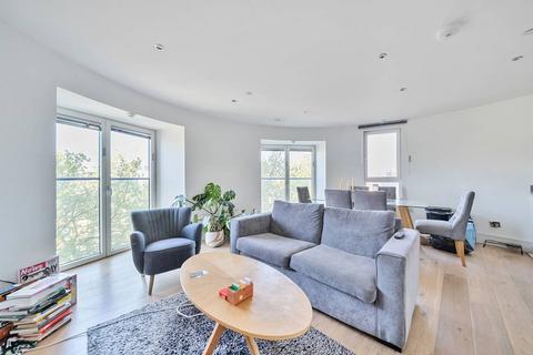 St Lukes Avenue, Battersea, London, SW4 2 bed flat for sale