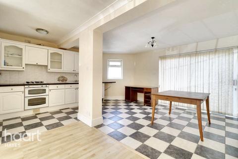 2 bedroom semi-detached house for sale