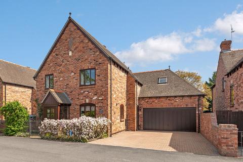 Lazy Lane, Fladbury, WR10 4 bed detached house for sale