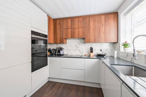 Truro Road, Wood Green, London, N22 2 bed flat for sale