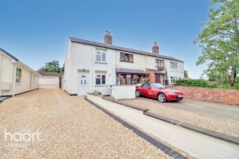 Gainsborough Road, Middle Rasen 2 bed end of terrace house for sale