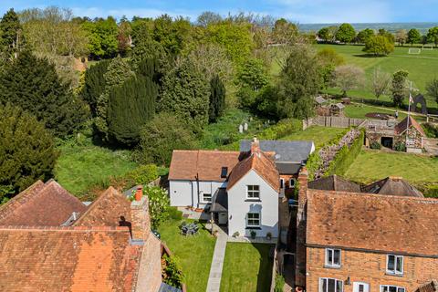 The Green, Buckinghamshire HP18 3 bed detached house for sale