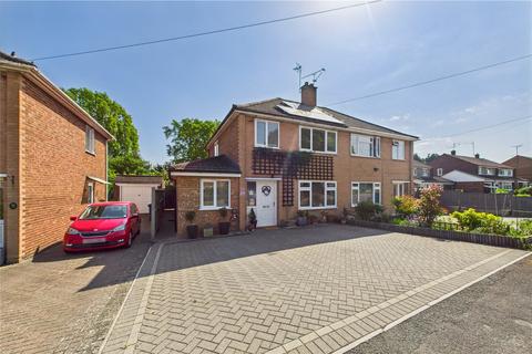 Horn Road, Farnborough, Hampshire, GU14 3 bed semi