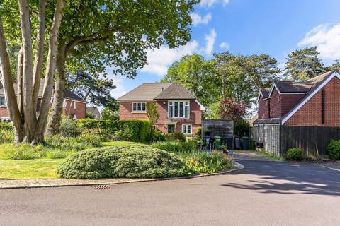 BISHOP'S WALTHAM 2 bed cluster house for sale