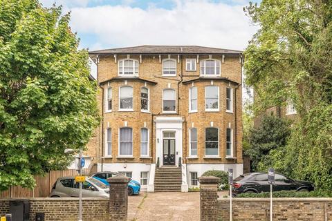 Charlton Road, London SE3 2 bed flat for sale