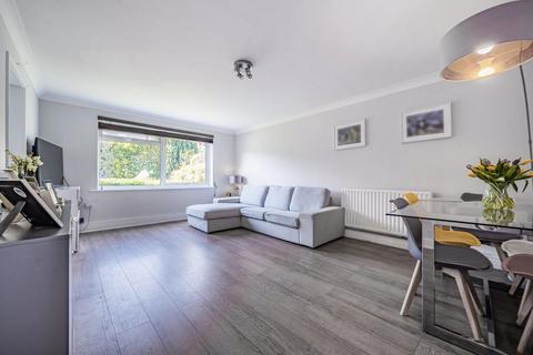 Howard Close, London 2 bed apartment for sale