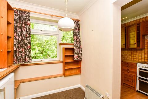 Mountside, Caterham CR3 2 bed flat for sale
