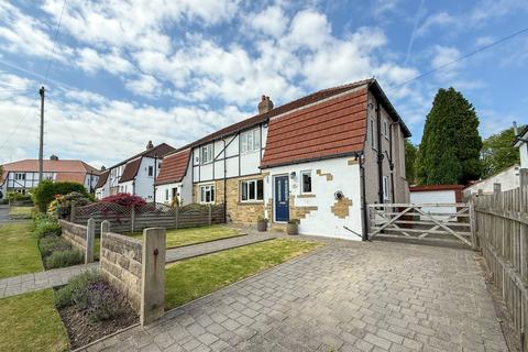 Chatsworth Close, Huddersfield HD5 3 bed semi
