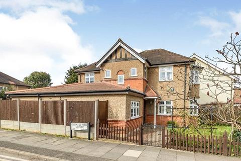 Villiers Avenue, Surrey KT5 4 bed detached house for sale